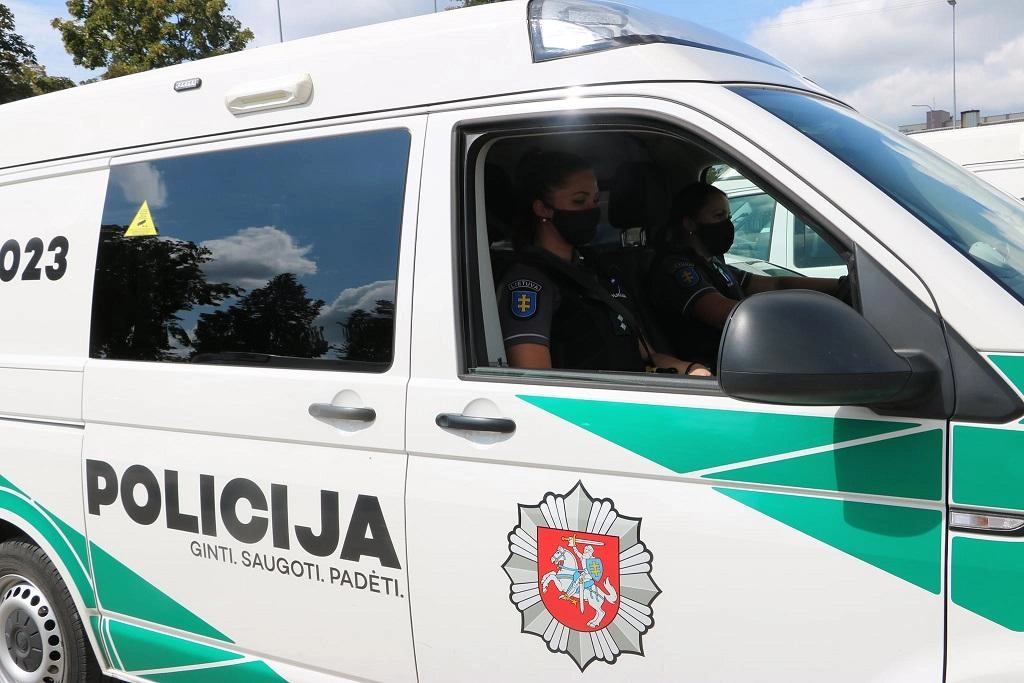 Suvestinėje – vagystės, turto sugadinimas ir sudegusi mašina
