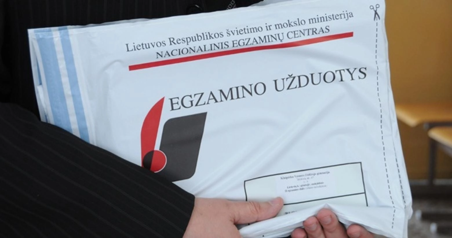 Svarbu abiturientams: lietuvių kalbos ir literatūros įskaitos šiemet laikyti nereikės
