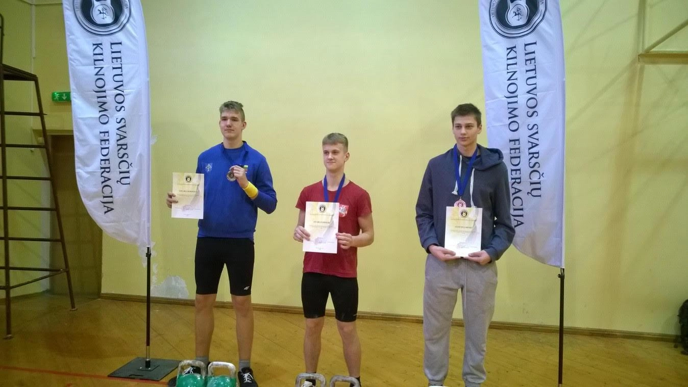 Svarsčių kilnojimo čempionate – medaliai