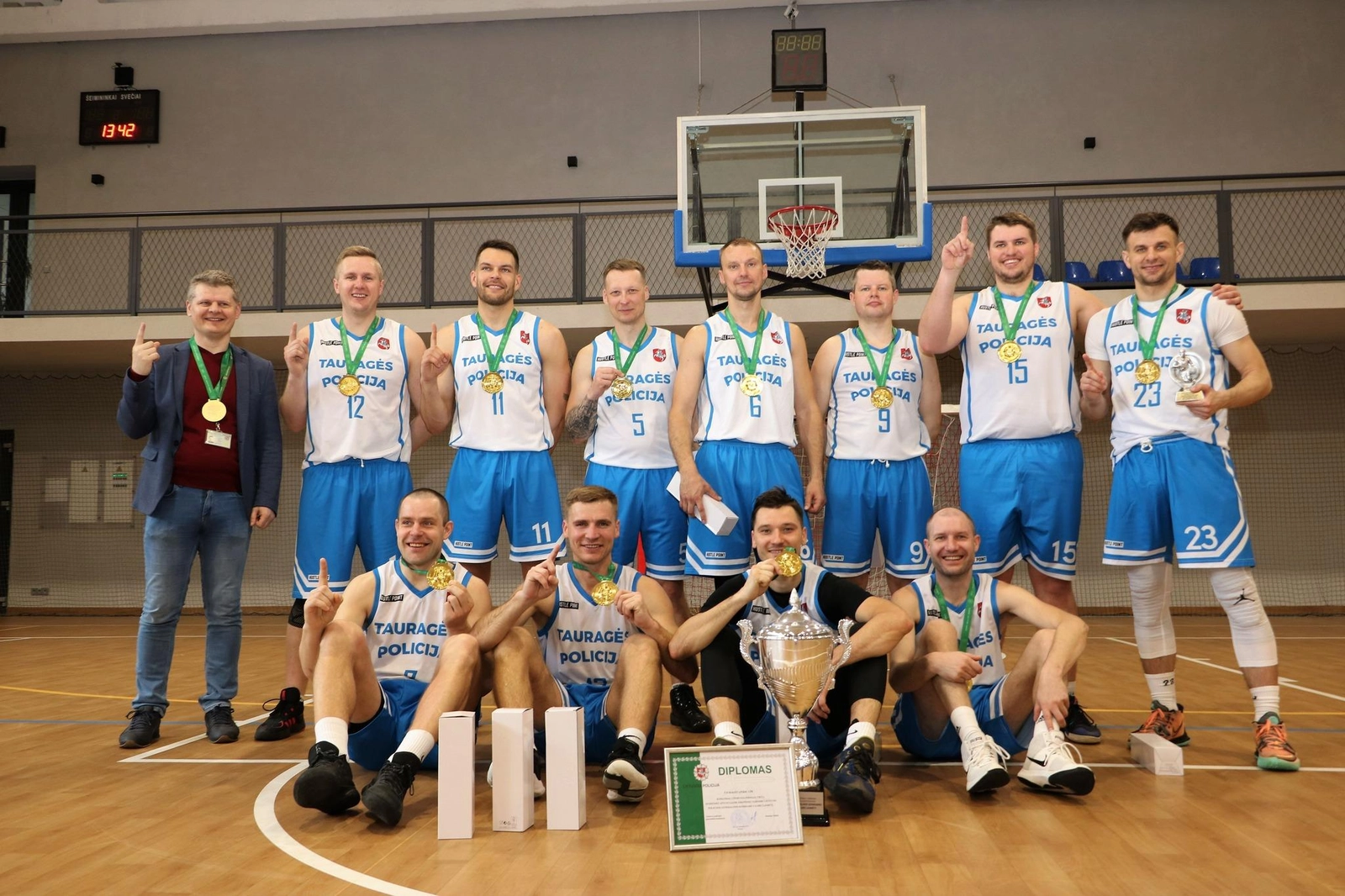 Tauragės apskrities pareigūnai apgynė čempionų titulą