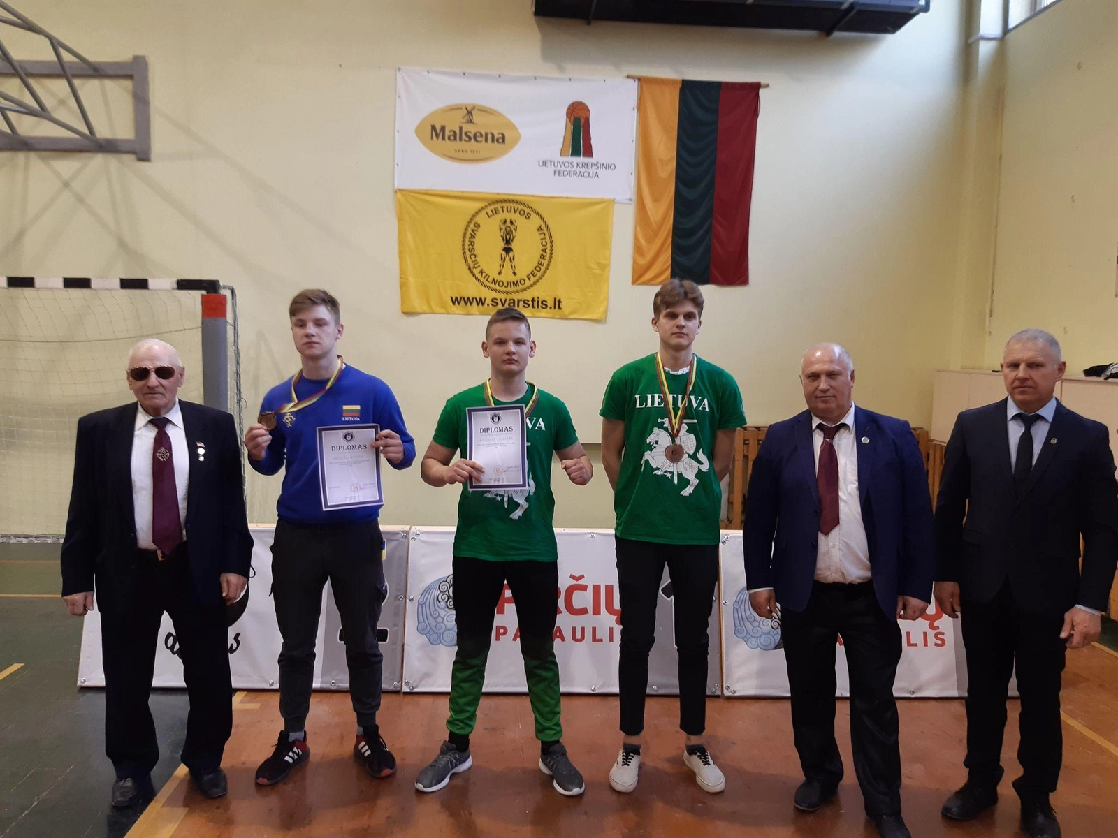 Tauragės sportininkai – šalies svarsčių kilnojimo čempionai