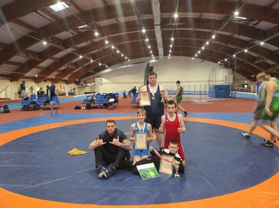 Tauragiškiai tapo jaunučių imtynių čempionais