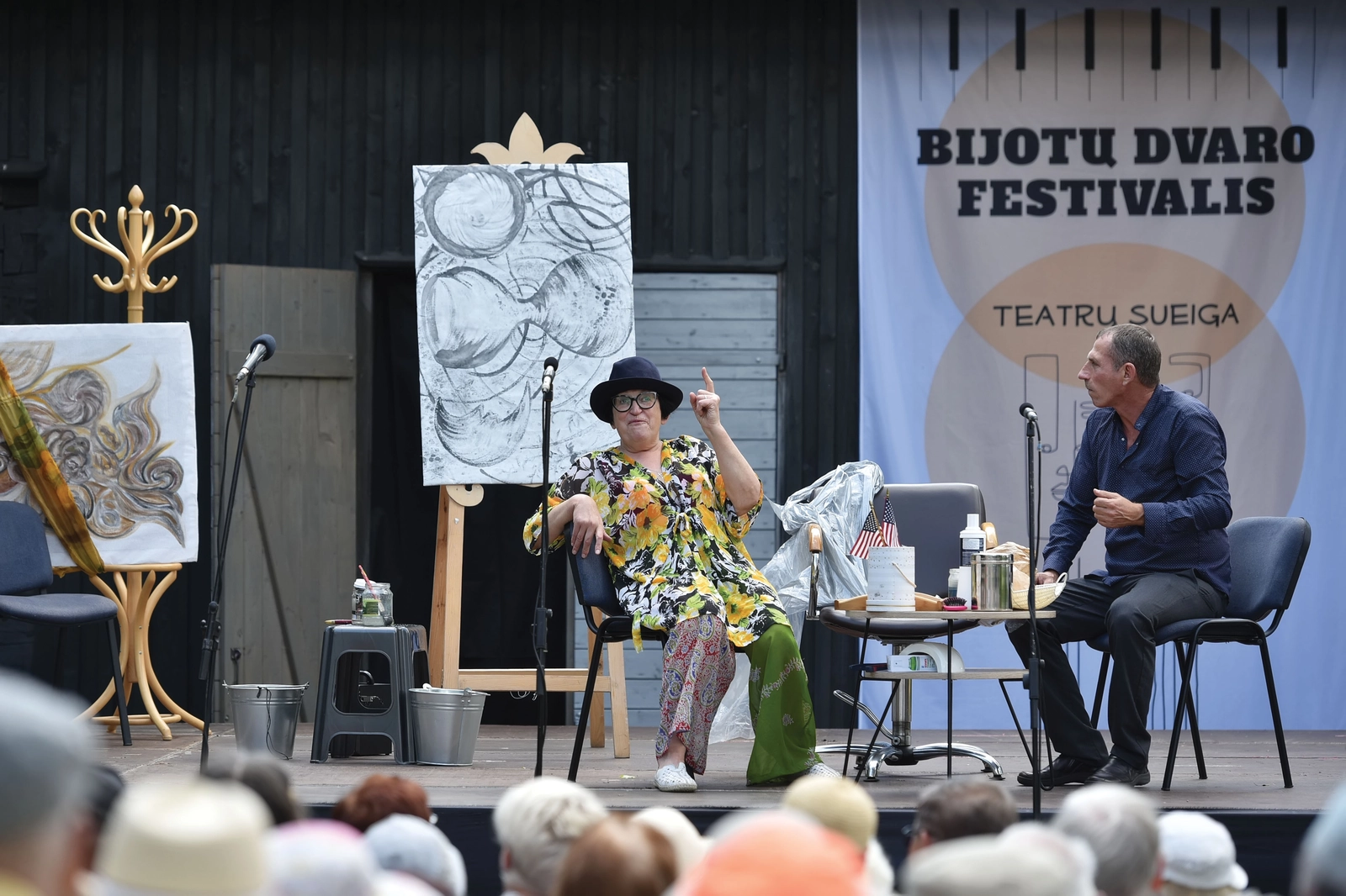 Teatras po atviru dangumi – tarp Baublių ir ąžuolų