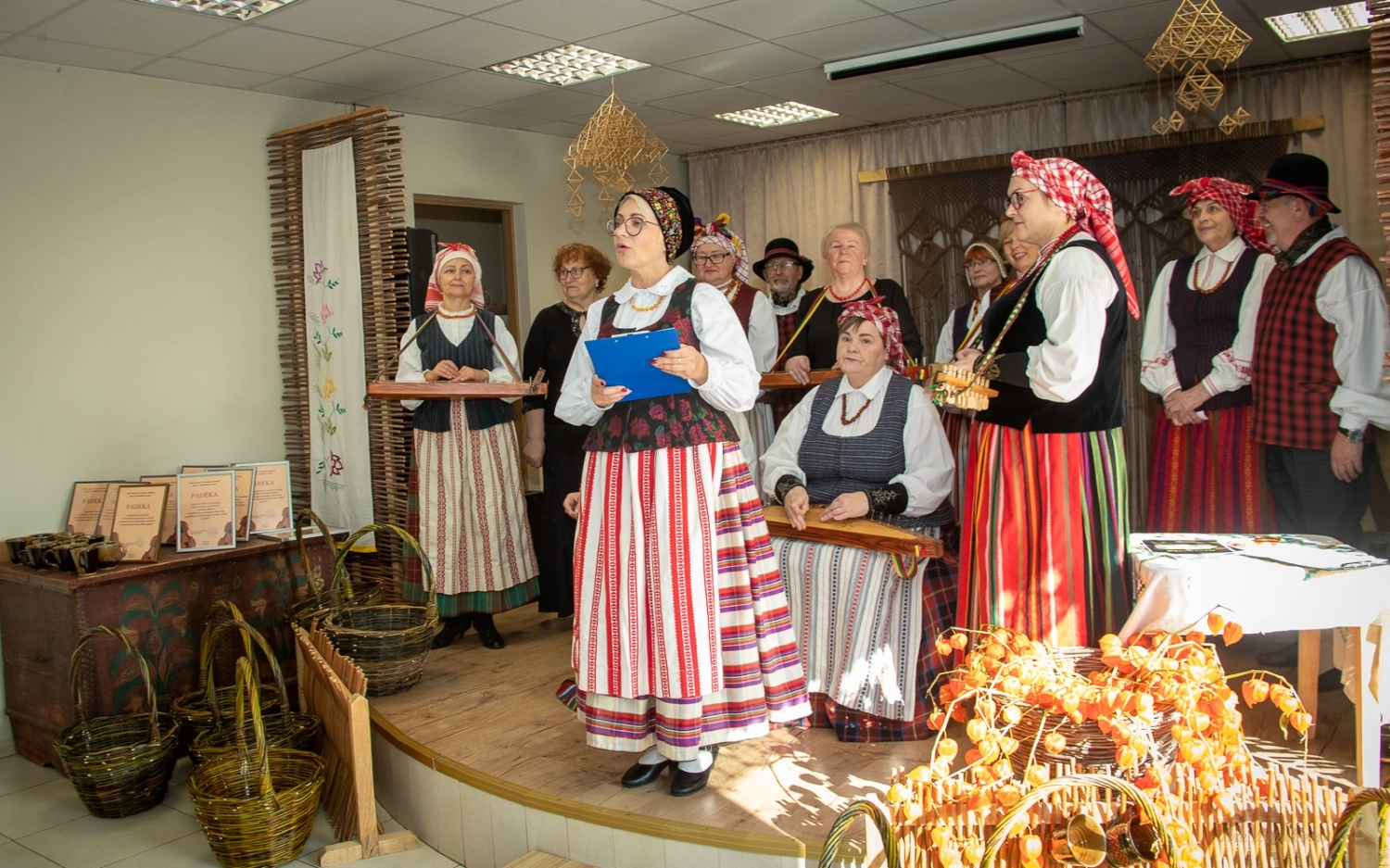 Tradicinė muzika, dainos ir šokiai iš mados neišeina