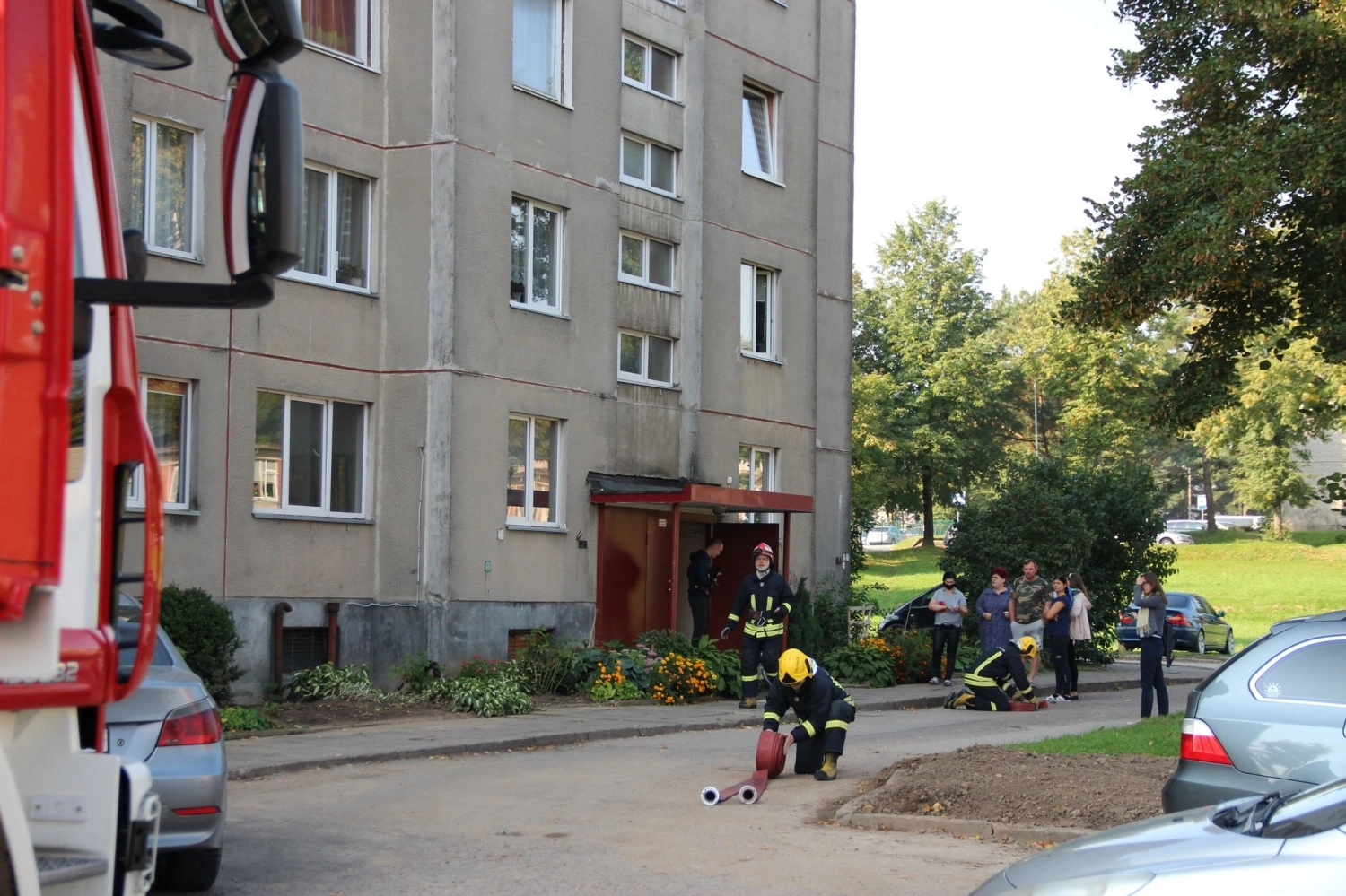 Ugniagesiai skubėjo į Tarailius