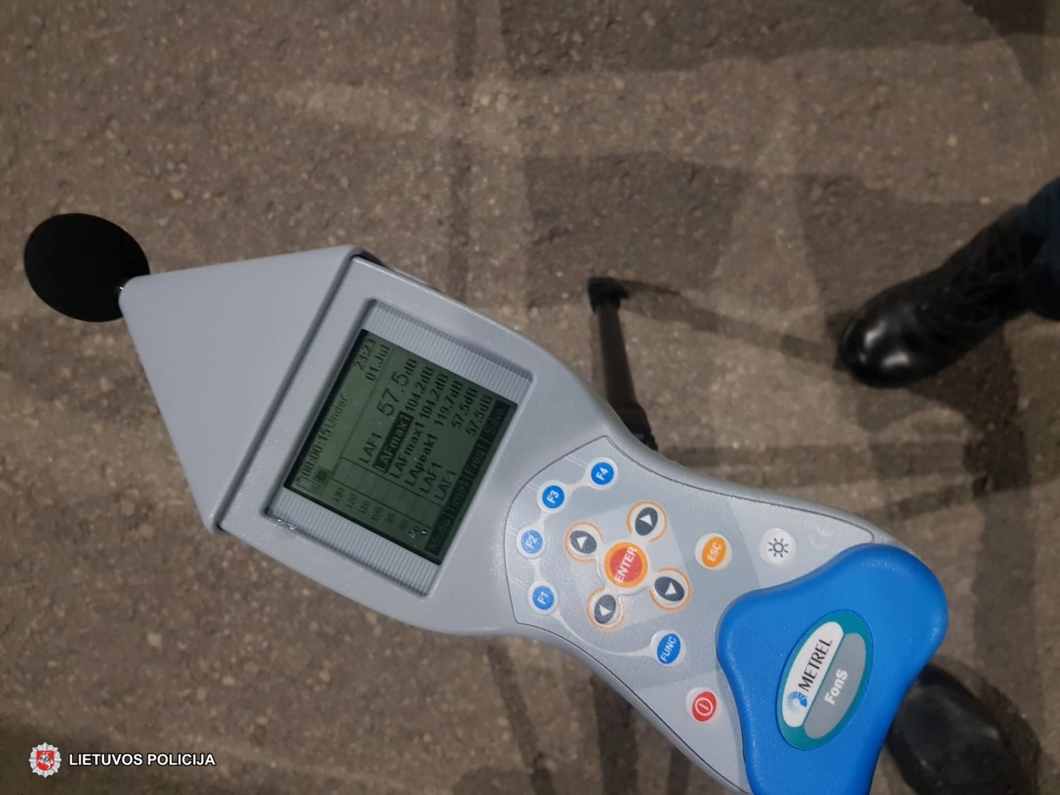 Už motociklais ir automobiliais viršytą triukšmo lygį skirtos baudos