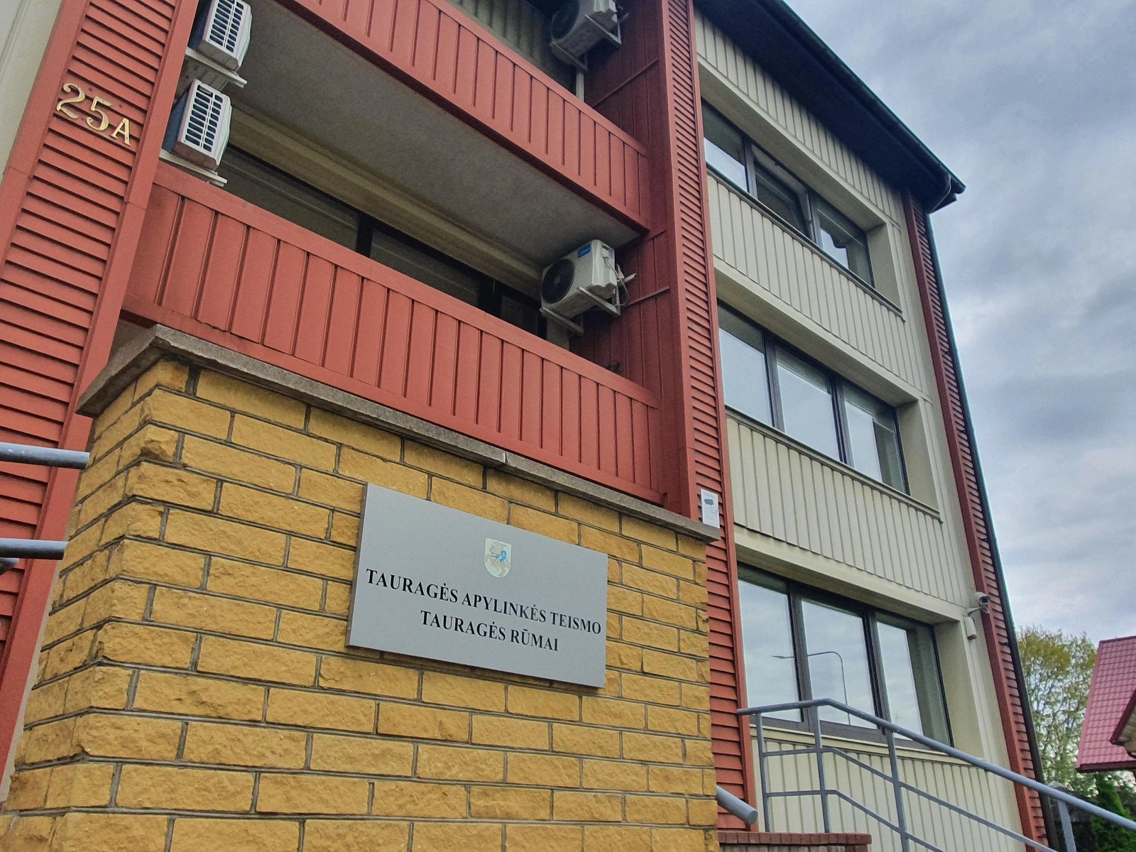 Už uždarų durų – smūgiai ir egzekucijos
