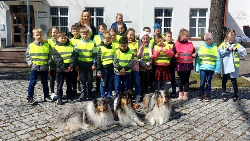 Vaikai skaitė geriausiam draugui