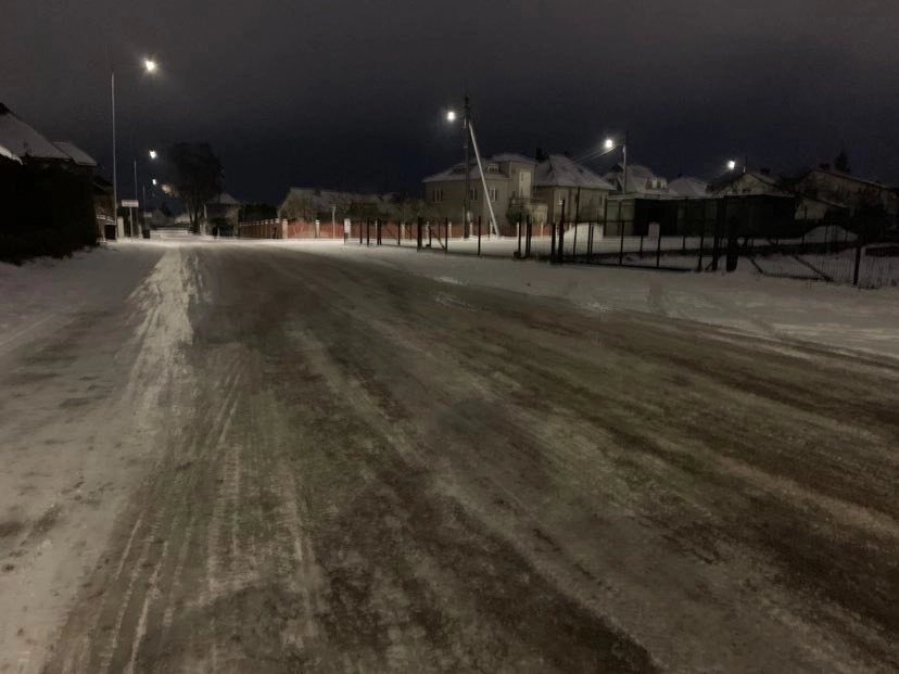 Vairuokite atsargiai – daugelyje kelių plikledis, kai kurios miesto gatvės primena čiuožyklas
