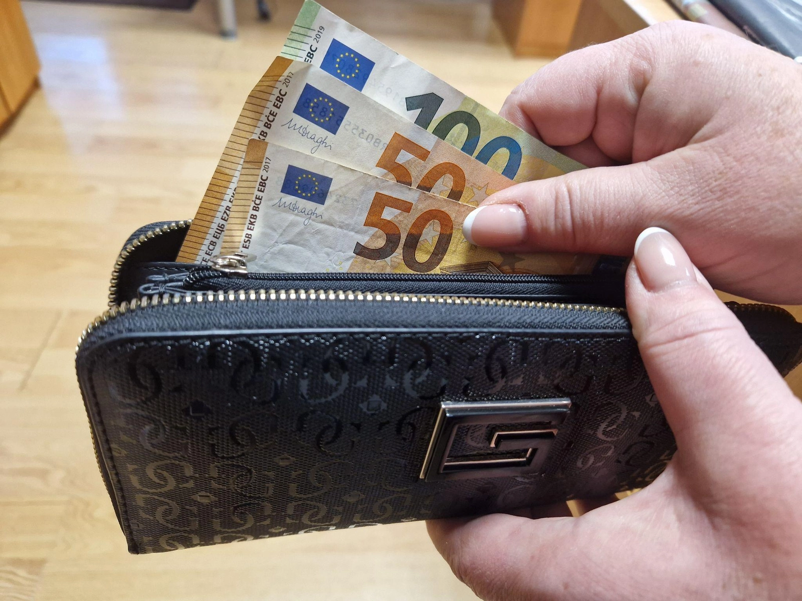 Vienkartinė parama gimus vaikui – 100 eurų didesnė
