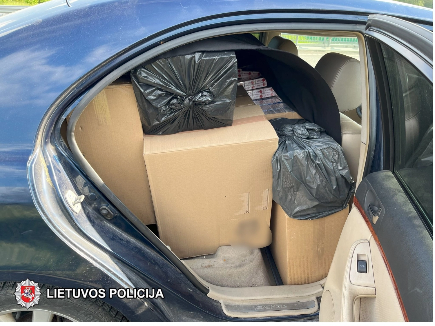 Vilnietis automobilyje gabeno kontrabandines cigaretes, kurių vertė viršija 45 tūkst. eur.