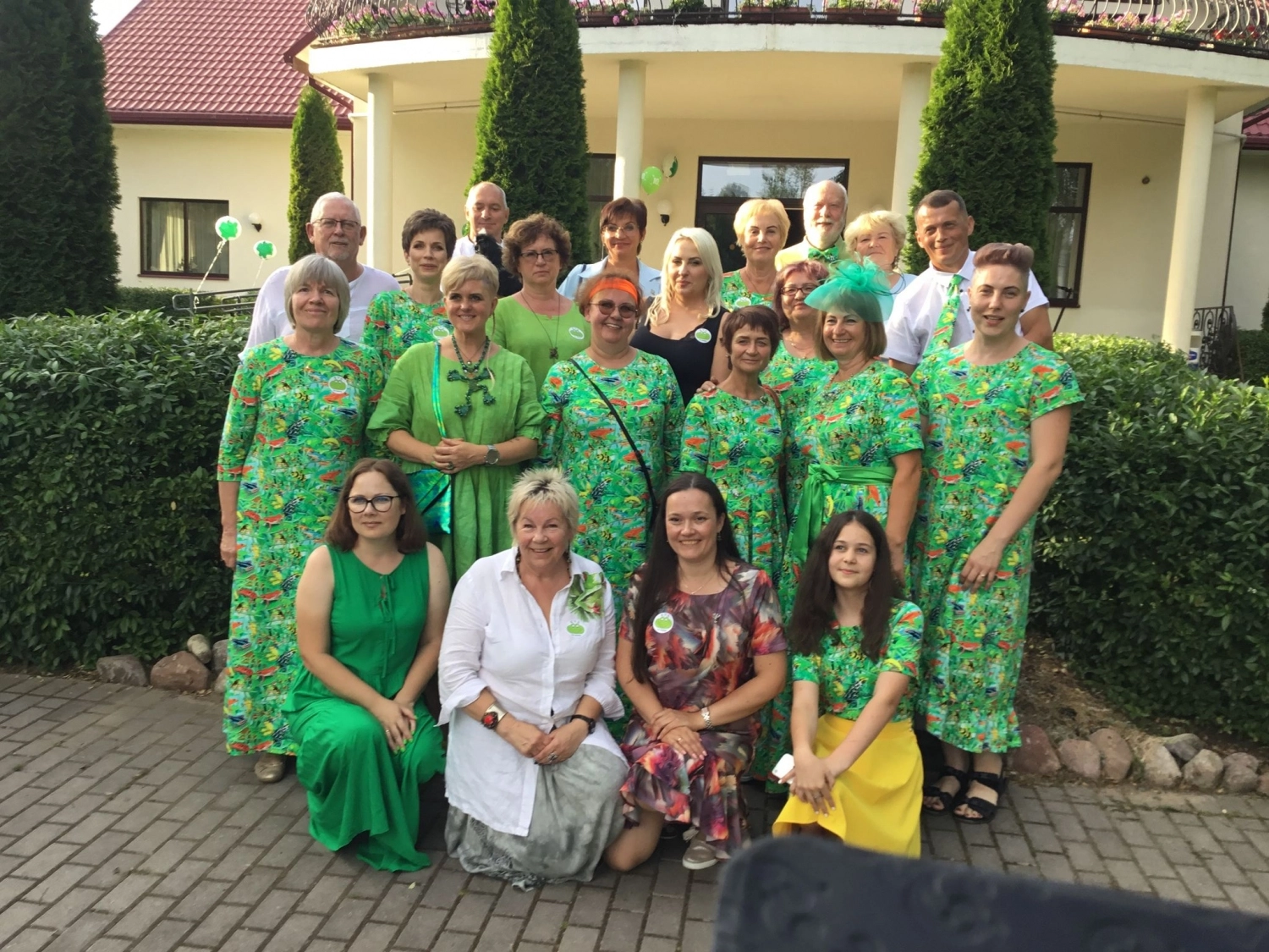 Žalioj žolėj žalia varlė...