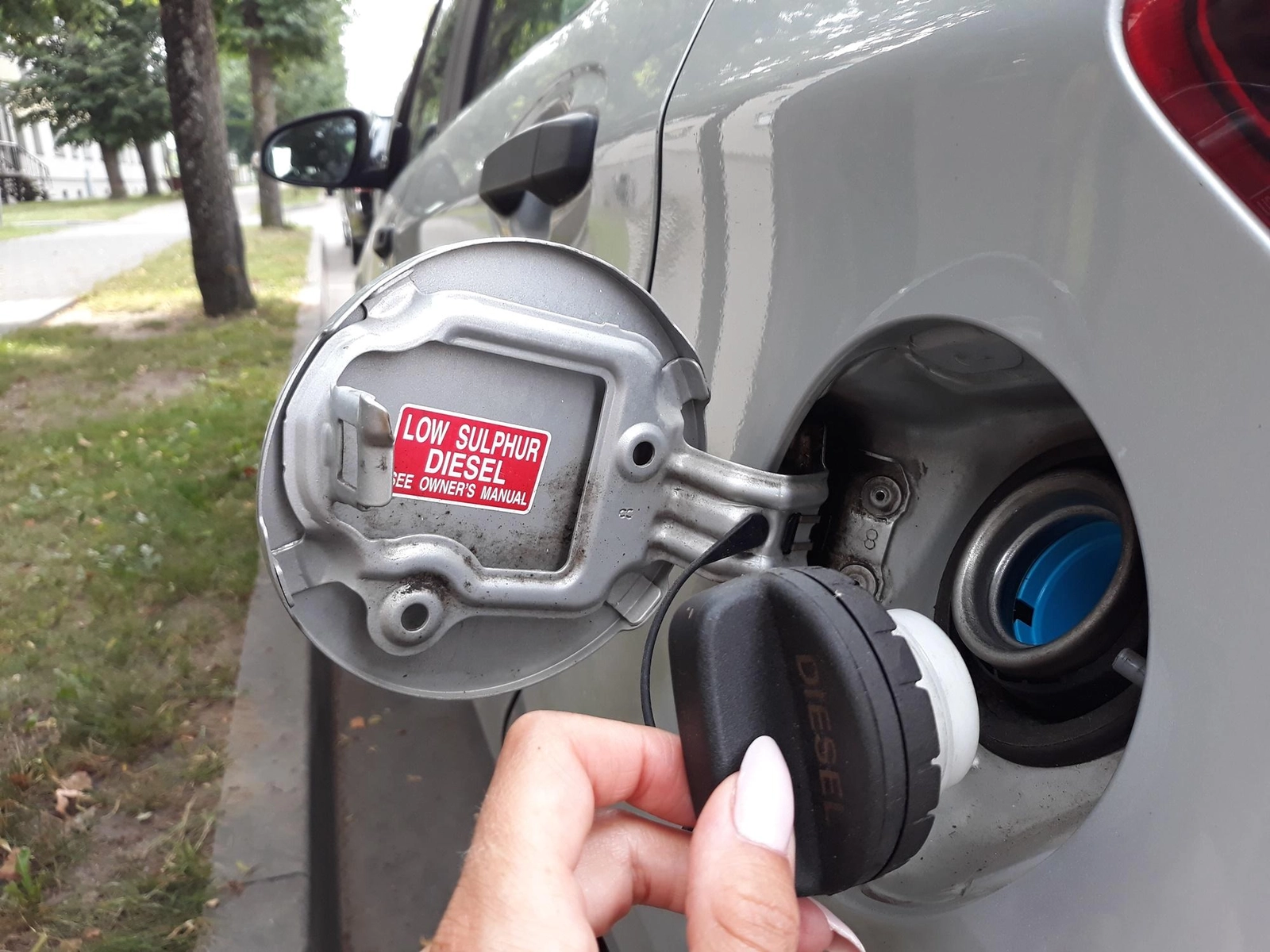 Žinutė vairuojantiems dyzelinius automobilius: kuras brangs, bet kur nebeįvažiuosite