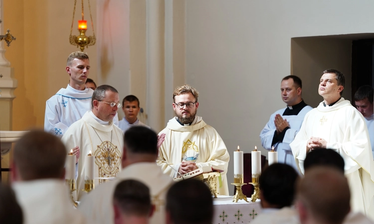 Keisis Tauragės Švč. Trejybės parapijos vikarai