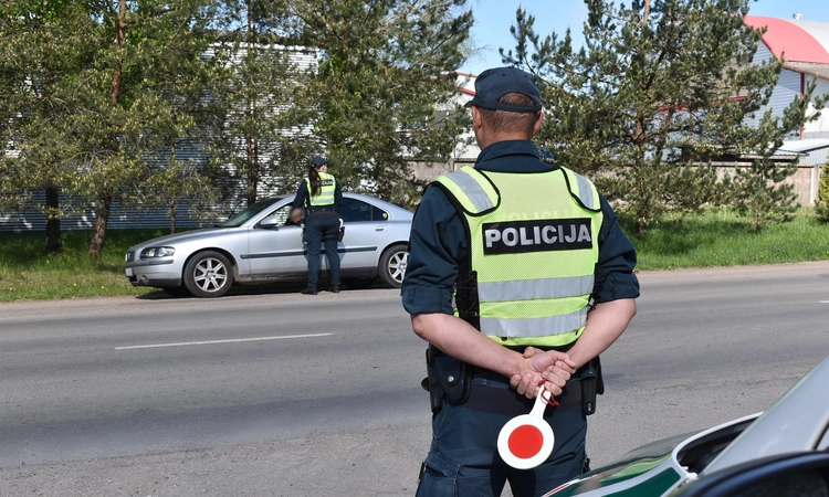 Policijos pareigūnai informuoja apie prevencines priemones, kurias vykdys gegužės mėnesį