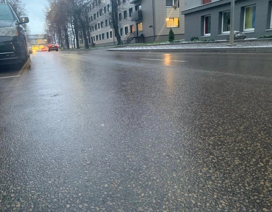 Dieną eismo sąlygas sunkins snygis ir plikledis