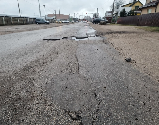 Duobės gatvėse kelia siaubą