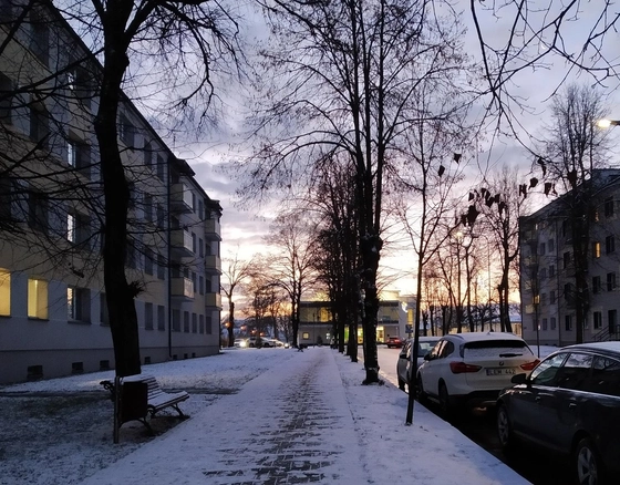 Eismo sąlygas sunkina plikledis