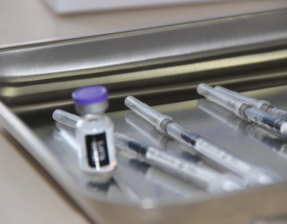 Lietuvoje laikinai stabdomas skiepijimas „AstraZeneca“ vakcina