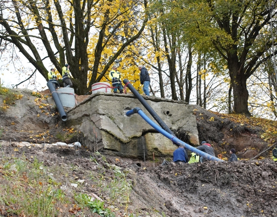 Prasidėjo nuošliaužos laikinojo sutvirtinimo darbai Jūros krantinėje