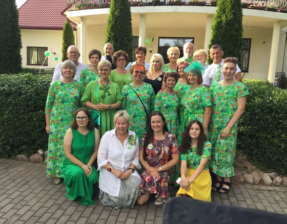 Žalioj žolėj žalia varlė...
