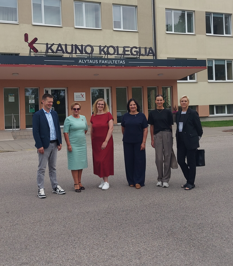 Kauno kolegijos Alytaus fakultete ieškota sprendimų slaugytojų trūkumui mažinti