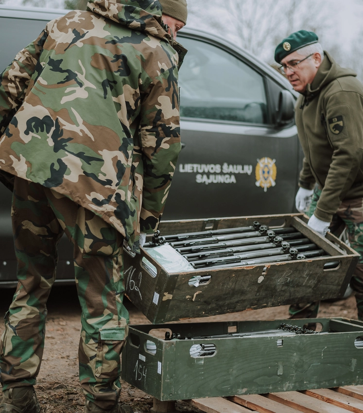 Šaulių sąjungai Lietuvos kariuomenė perdavė automatinių ginklų 