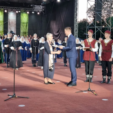 Albinai Senkuvienei ir Eugenijui Šalčiui įteiktos Garbės piliečių regalijos