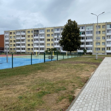Atnaujinami pėsčiųjų takai ir žaidimų aikštelės