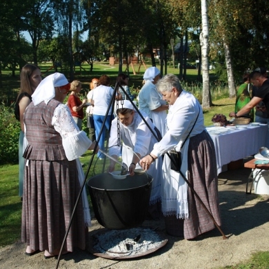 Atvertos „Pasakojančios langinės“