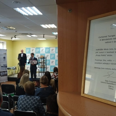 Biblioteka švenčia devyniasdešimtmetį