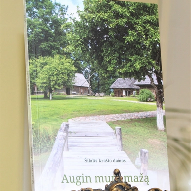 Bibliotekoje skambėjo Šilalės krašto dainos