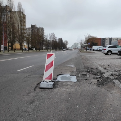 Dėl prastos kelio dangos apgadinote automobilį? Žala gali būti atlyginta