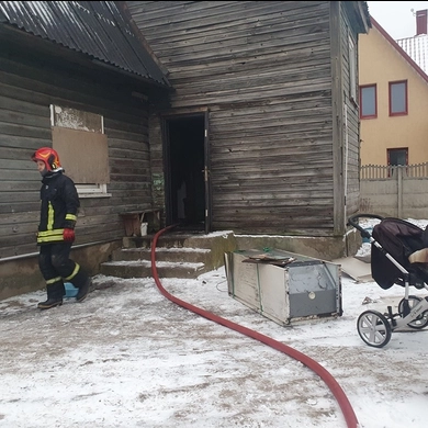 Gąsdinanti gaisrų gausa – ugniagesiai kasdien skuba pagalbon