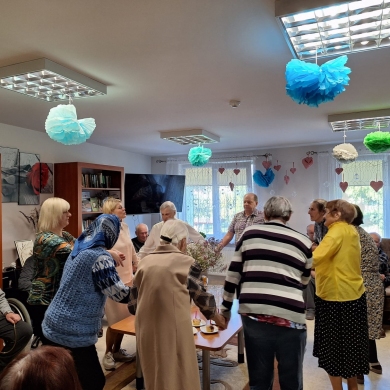 Globos namų darbuotojų džiaugsmas: senukus lankantys artimieji