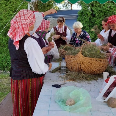 Į kraštiečių šventę – nešini skrybėlėmis