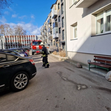 Iš automobilio išsiliejo degalai