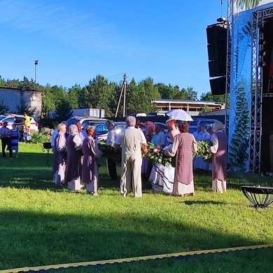 Joninės kvietė šokti ir dainuoti, šėlti ir ragauti