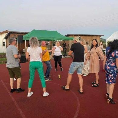 Joninės kvietė šokti ir dainuoti, šėlti ir ragauti