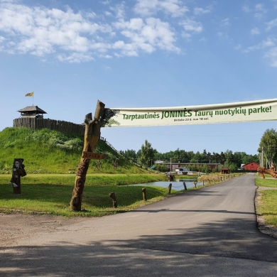 Joninės Taurų parke – didesnės, įdomesnės, tarptautinės