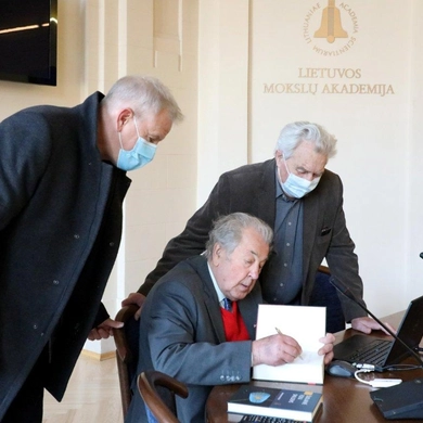 Lietuvos miestų bibliotekoms – tūkstančiai nemokamų mokslo populiarinimo knygų