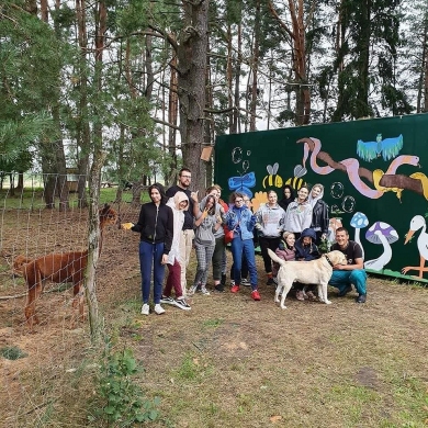 Mediciną studijuojanti mergina džiaugiasi galėdama padėti medikams