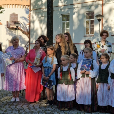 Meno mokykloje – ypatinga šventė, paskelbti „Metų žiburiai“