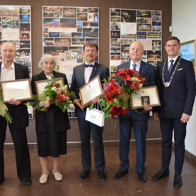 Net keturiems tauragiškiams įteiktos garbės piliečių regalijos
