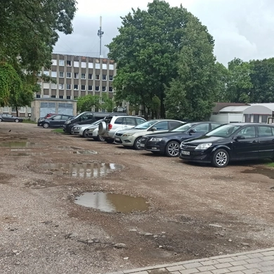 Pasirašyta sutartis dėl automobilių stovėjimo aikštelės įrengimo