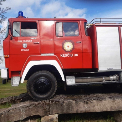 Penkiasdešimtmetę Kęsčių ugniagesių autocisterną pakeitė naujas, vokiškas MAN