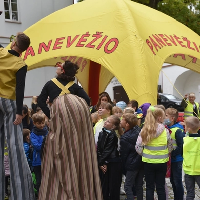 Pilies kiemelis prisipildė vaikų šurmulio – vyko lėlių teatrų festivalis