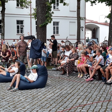 Pilies kiemelyje tauragiškiai ir linksminosi, ir pasitikrino savo žinias