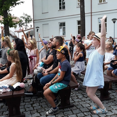Pilies kiemelyje tauragiškiai ir linksminosi, ir pasitikrino savo žinias
