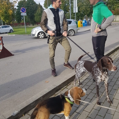 Prie bendruomenės namų šurmuliavo šeimos su augintiniais
